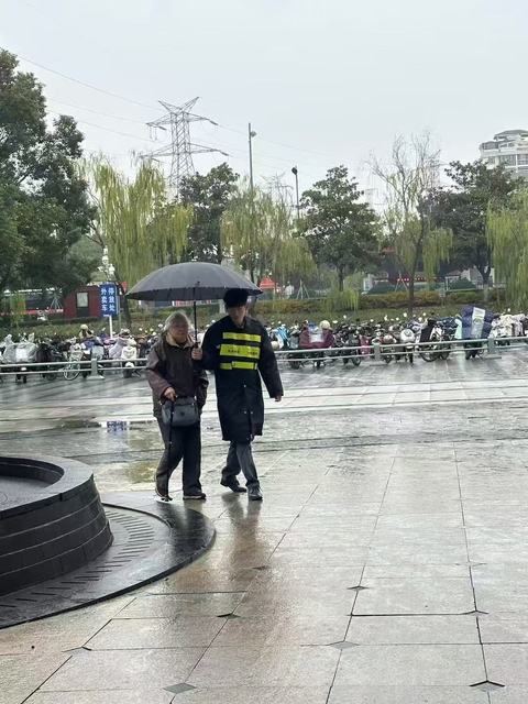 撑伞3.jpg