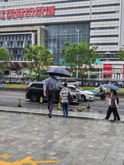 撑伞1.jpg
